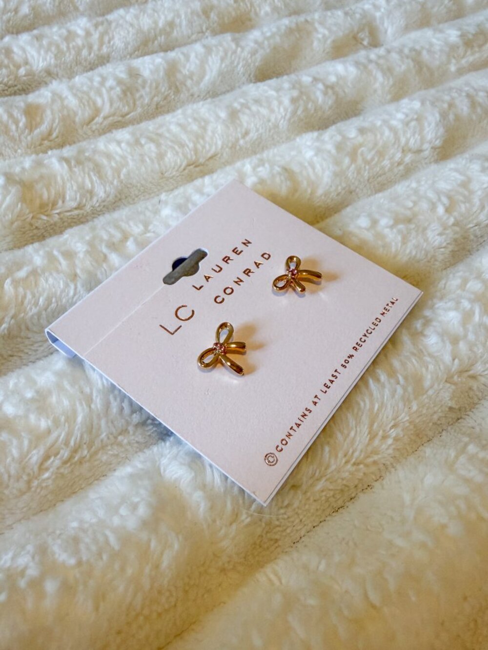 LC Lauren Conrad Gold Bow Stud Earrings New on Card - Picture 1 of 2